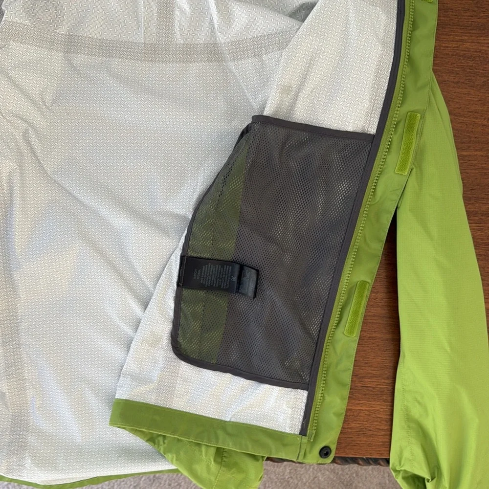 Marmot Men's Precip Light-weight Waterproof Rain Jacket, Green Lichen, Small - Picture 4 of 6